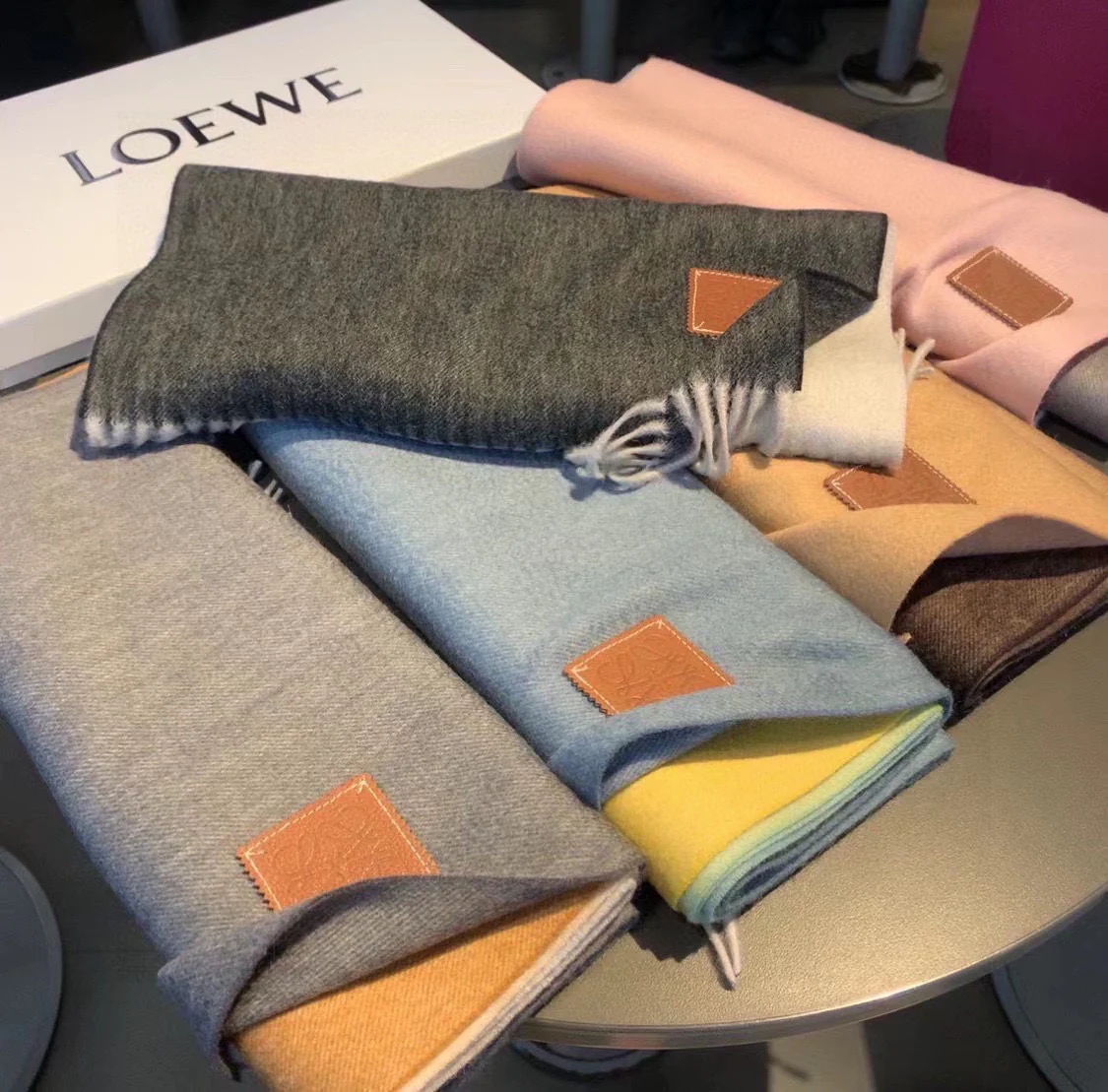 Lolwei - Шарф с кисточками ?Водяная рябь? - Серый