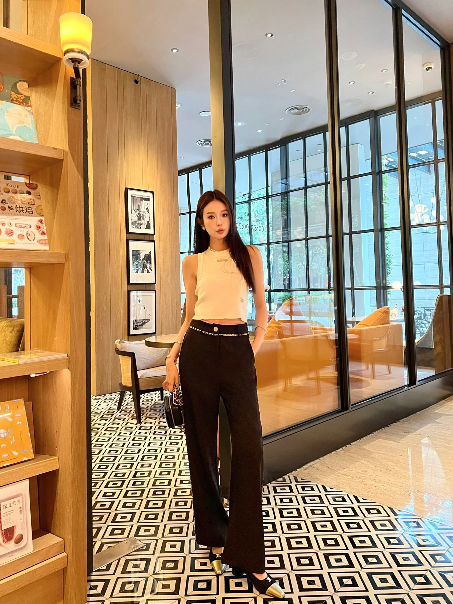 Брюки прямого кроя от Chanel 2403 Chain - 1 шт.