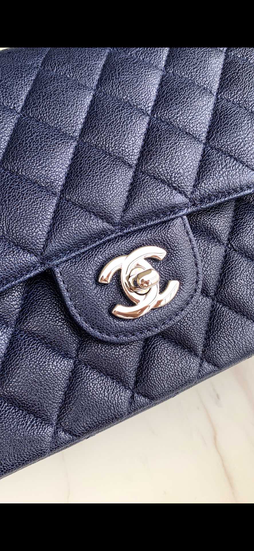 Сумка Chanel CF весна/лето 2019 — темно-синяя с серебряной пряжкой — 25 см