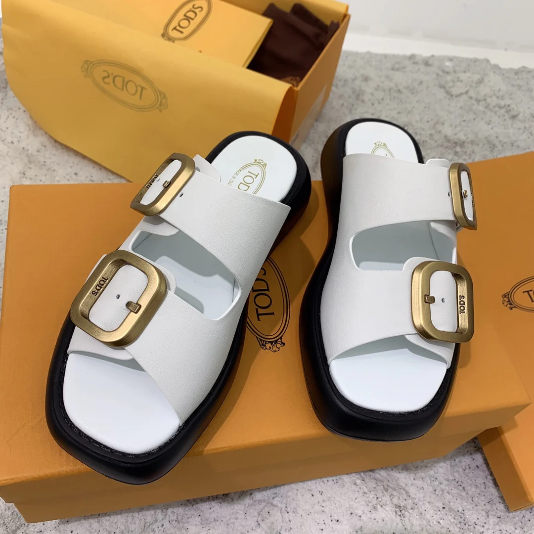 Весенне-летняя коллекция Tods: сандалии/тапочки на платформе.