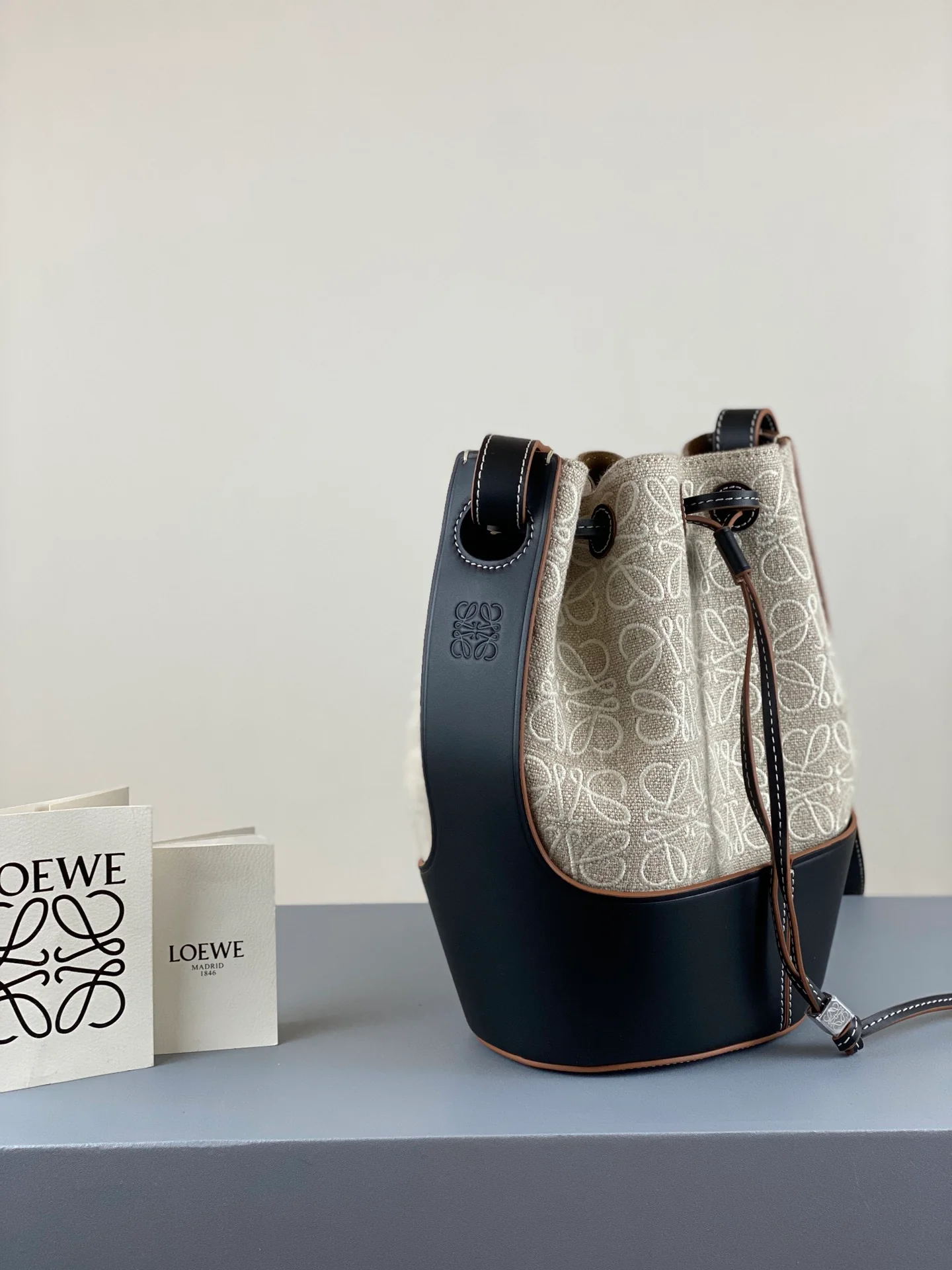 Loewe - Новая жаккардовая ткань Bucket