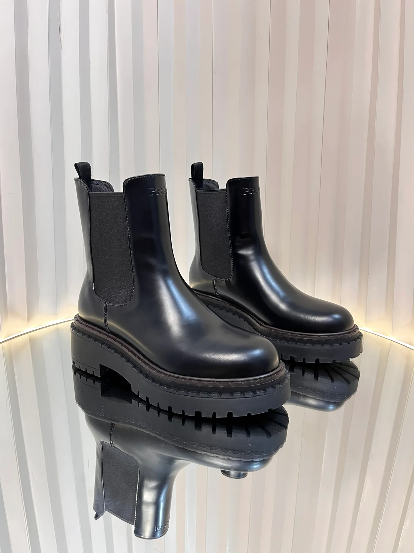 Кожаные ботильоны Prada 2024 - черные