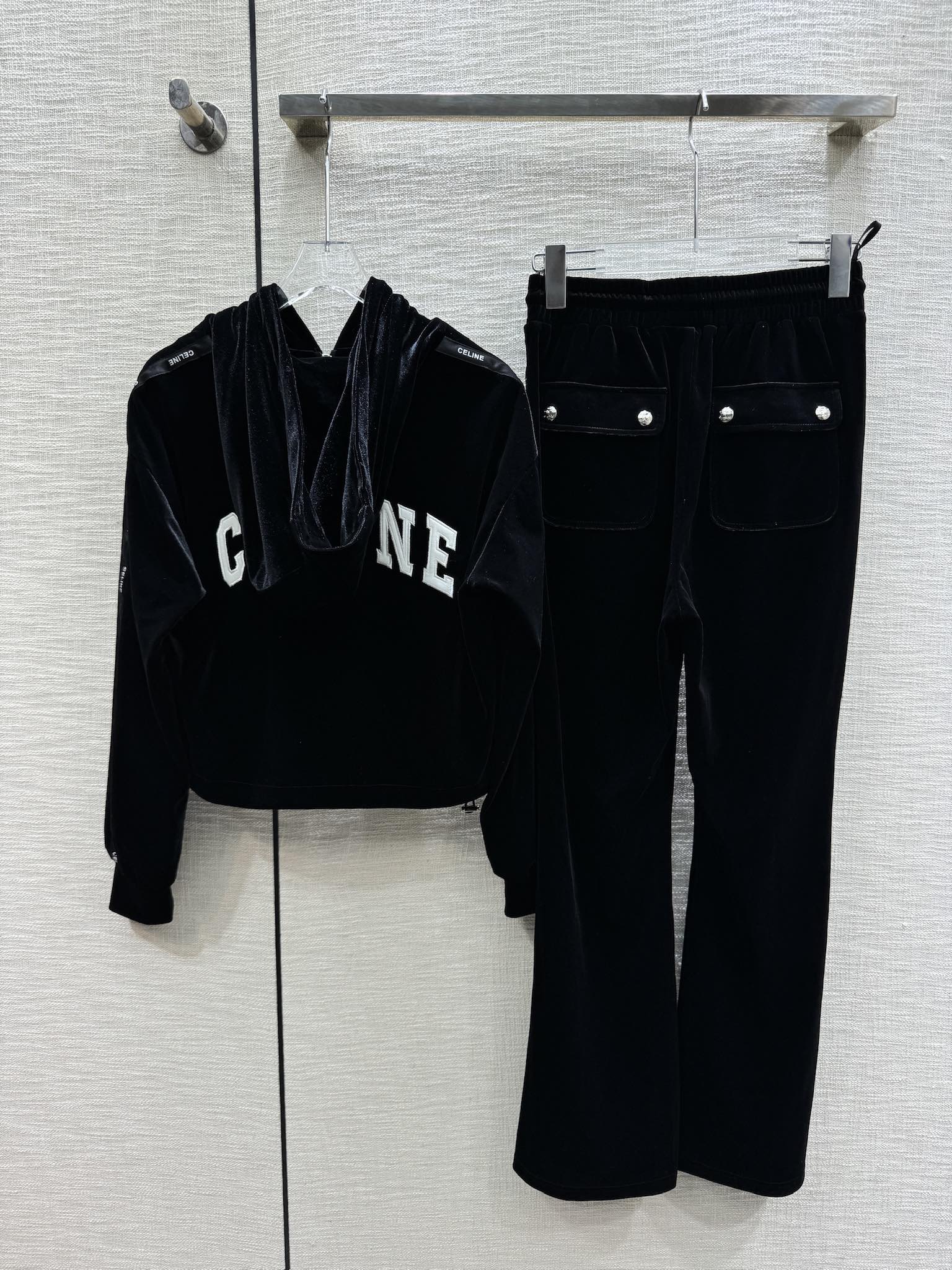 Celine-2403 - Куртка с капюшоном на молнии, эластичным поясом и широкие брюки.