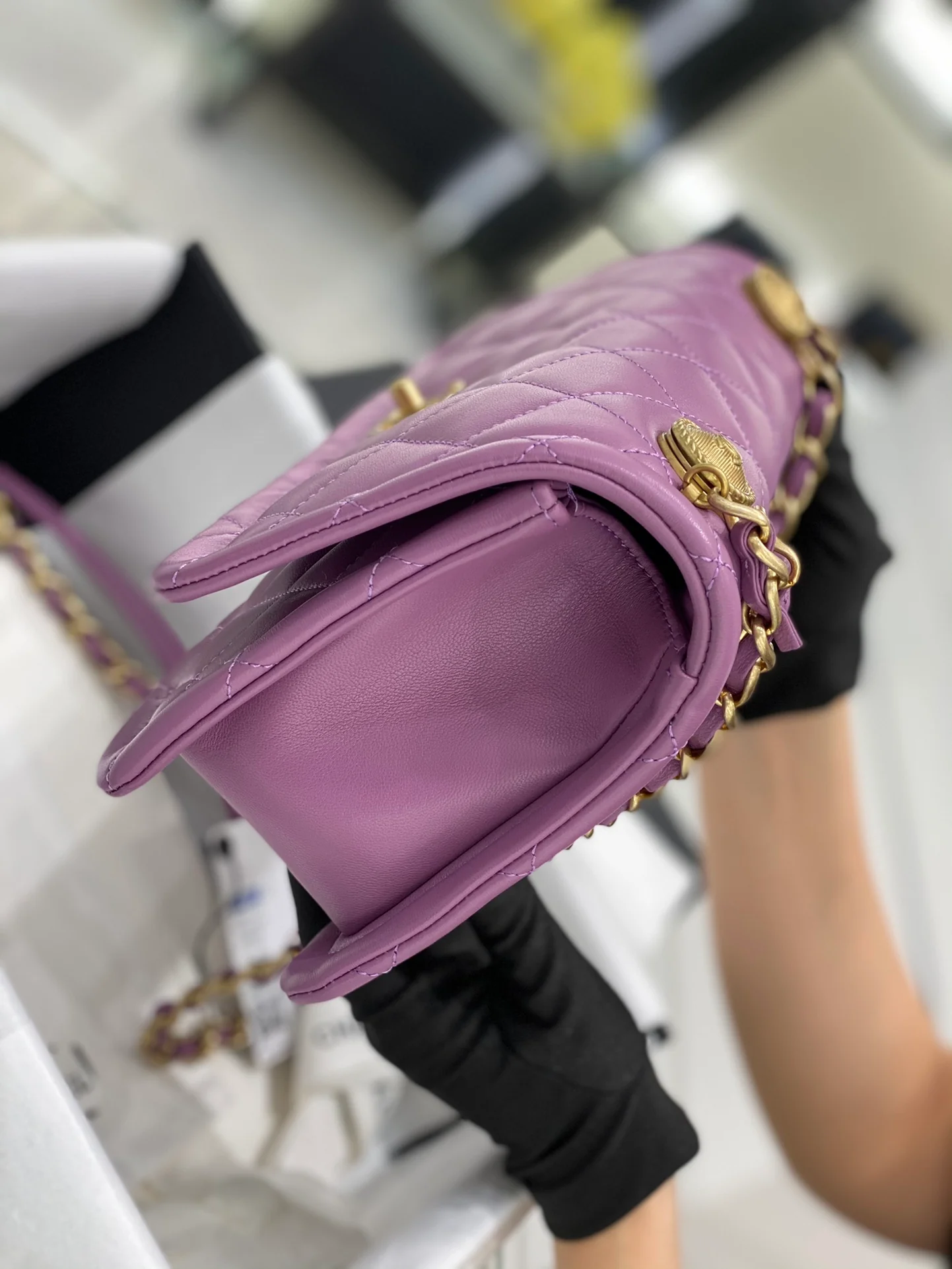 Классическая коллекция Chanel CF - Новинка сезона осень/зима 2020 - Кожа ягненка с золотой пряжкой - Фиолетовый