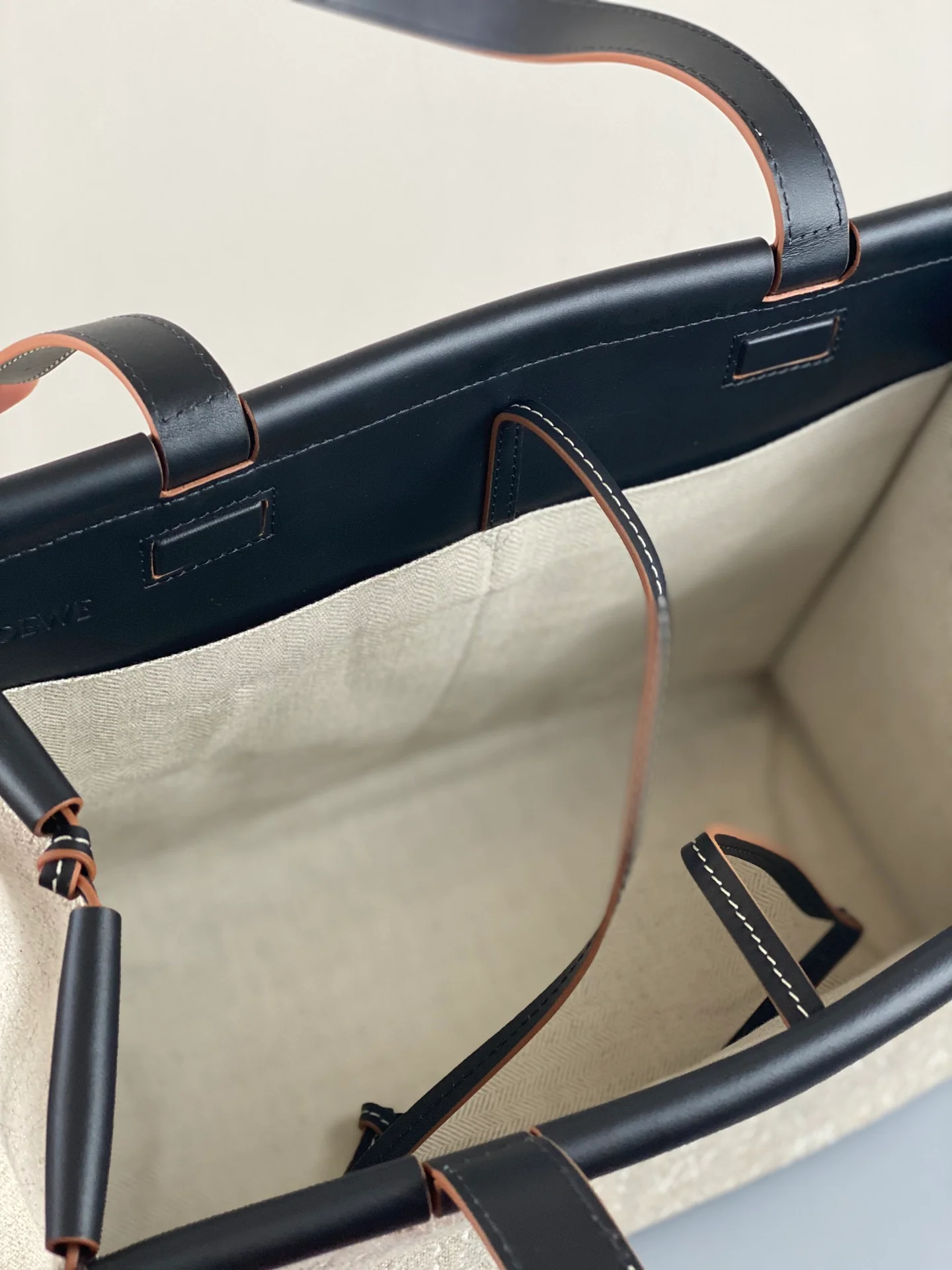 Сумка-тоут Loewe с подушкой, маленькая