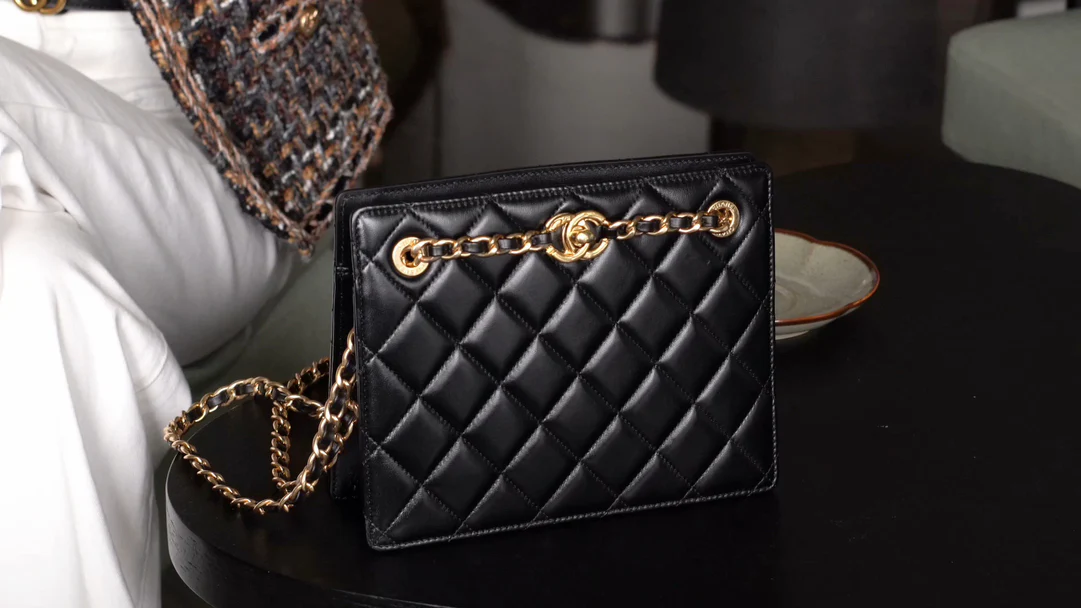 Черная квадратная сумочка на цепочке для вечерних мероприятий