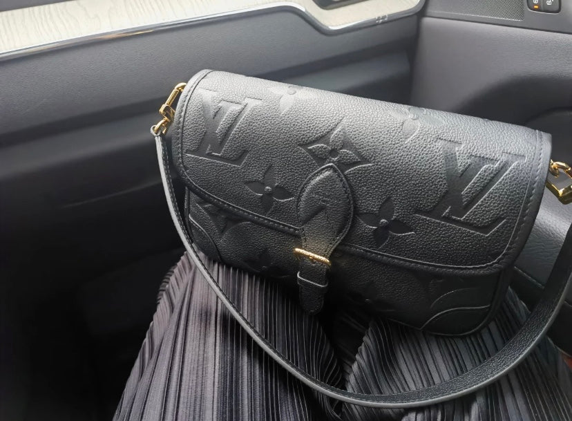 m46388-LV-diane Сумка-багет (наплечная/кроссбоди) - черная