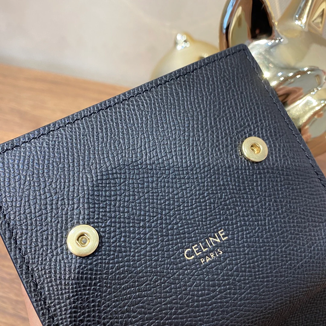 Короткая застежка-клипса с тройным сгибом и бретелькой Celine