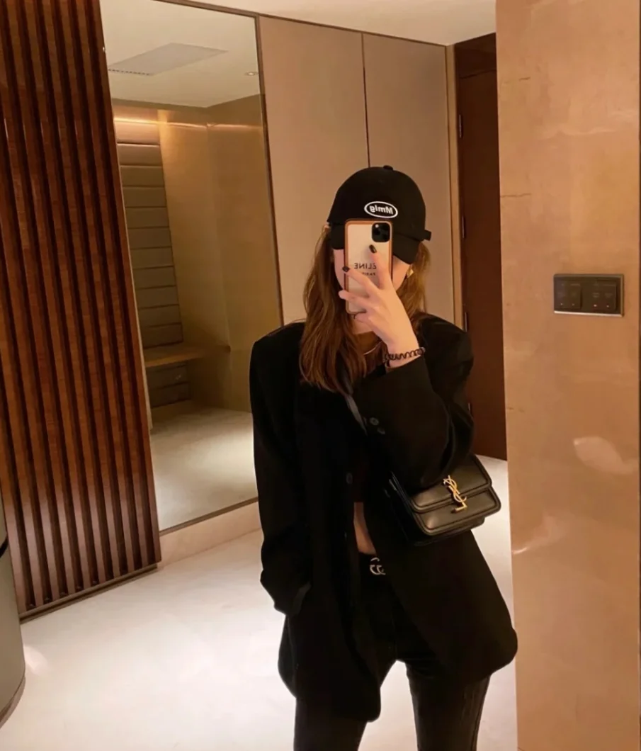 Сумка YSL Box Saint Laurent Tofu Bag, маленькая, черная - на фото.