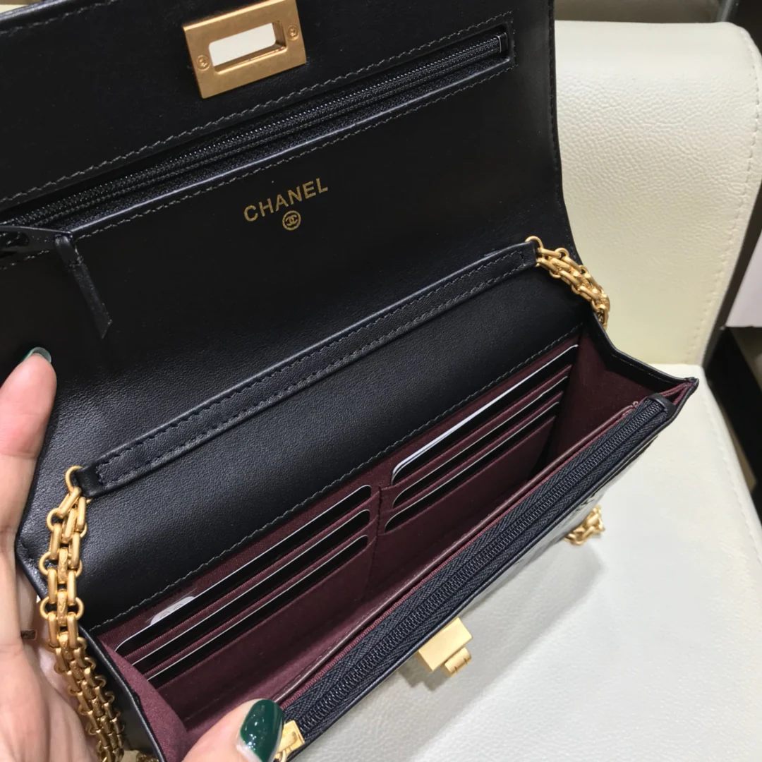 Значок-пряжка Chanel 2-55 Reissue (woc)