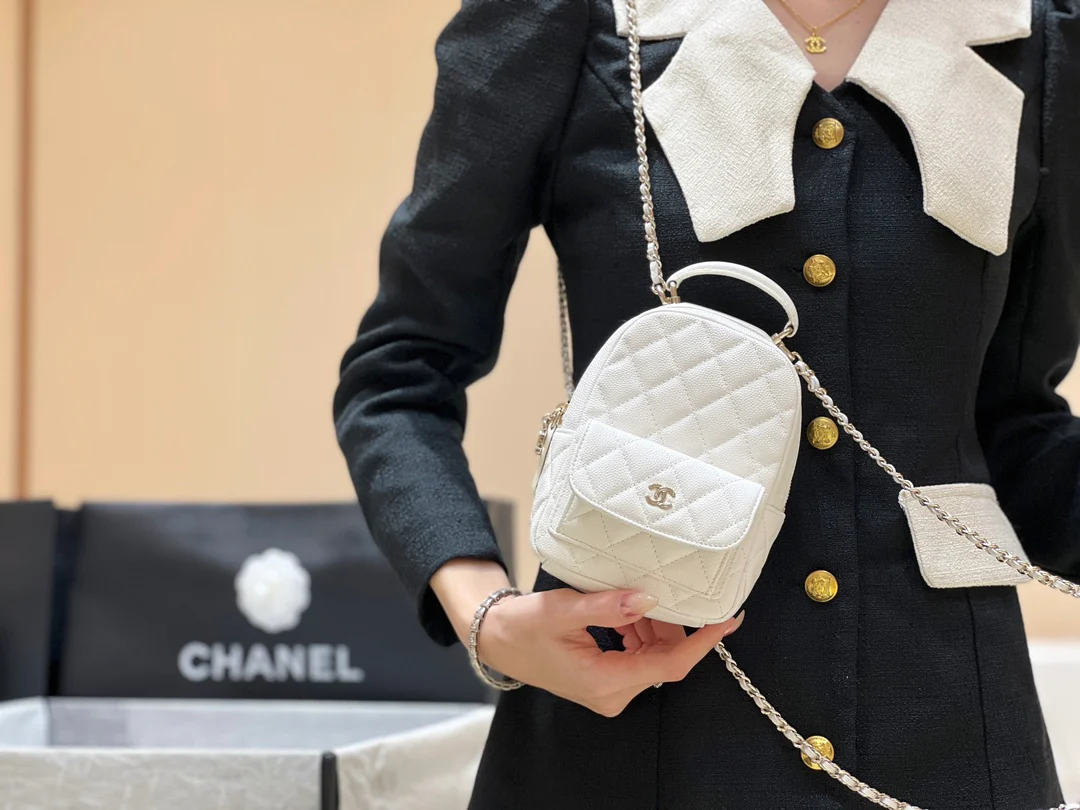 Новый оригинальный мини-рюкзак Chanel 24c - белый