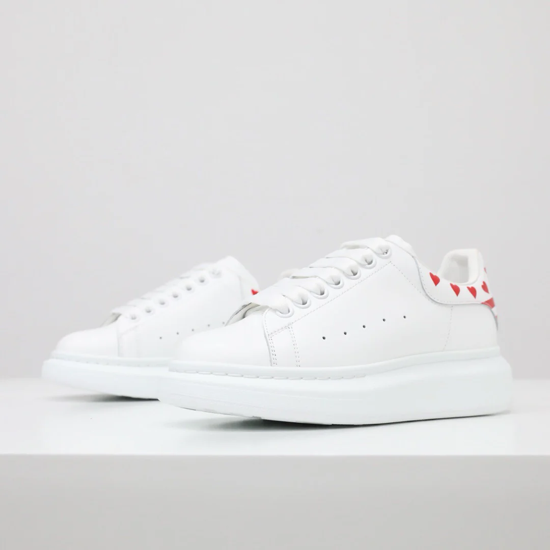 McQueen - Классические белые кроссовки - Красное сердце