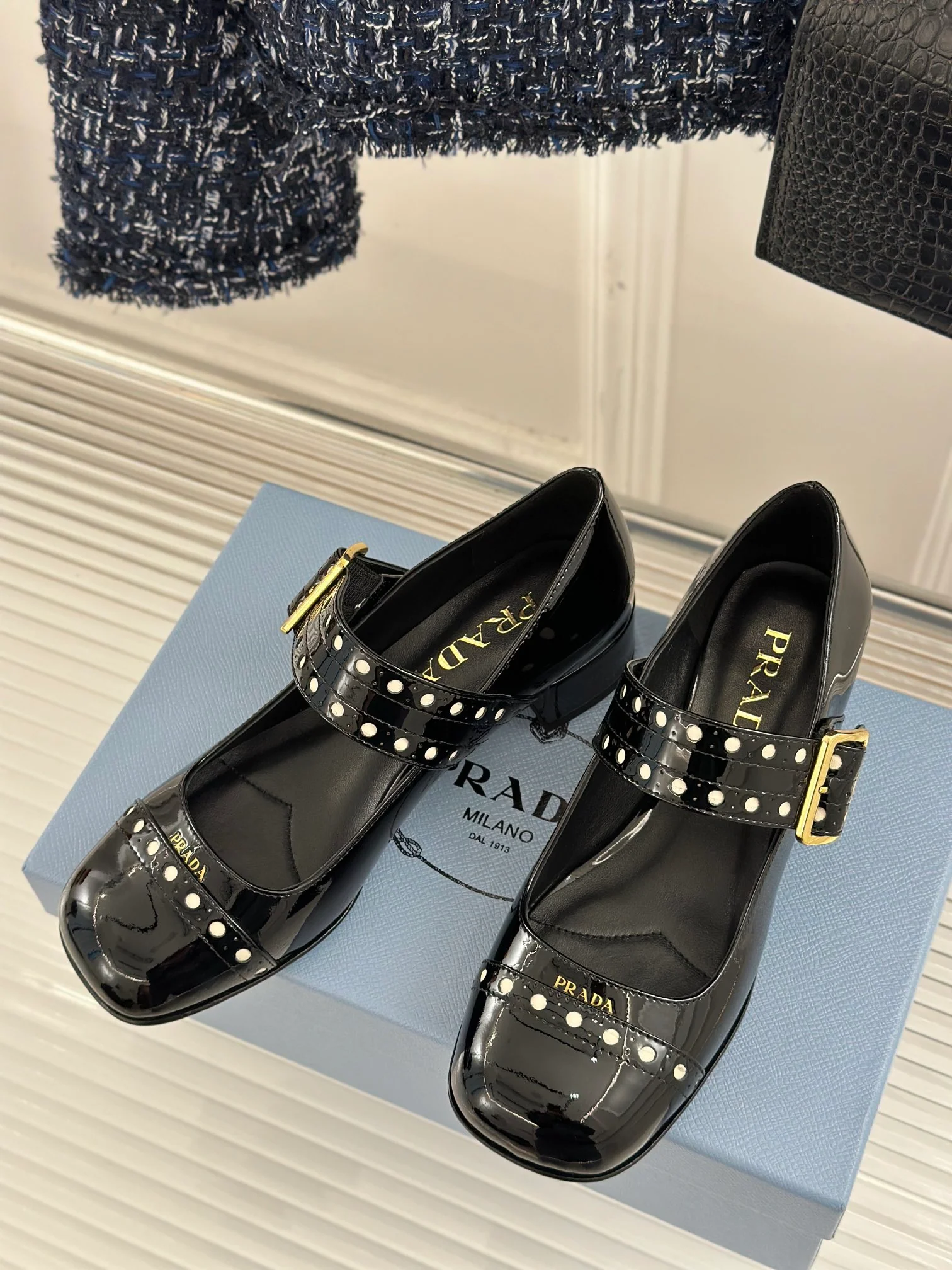 Туфли-мэри-джейн Prada 2024 в стиле ретро - черные