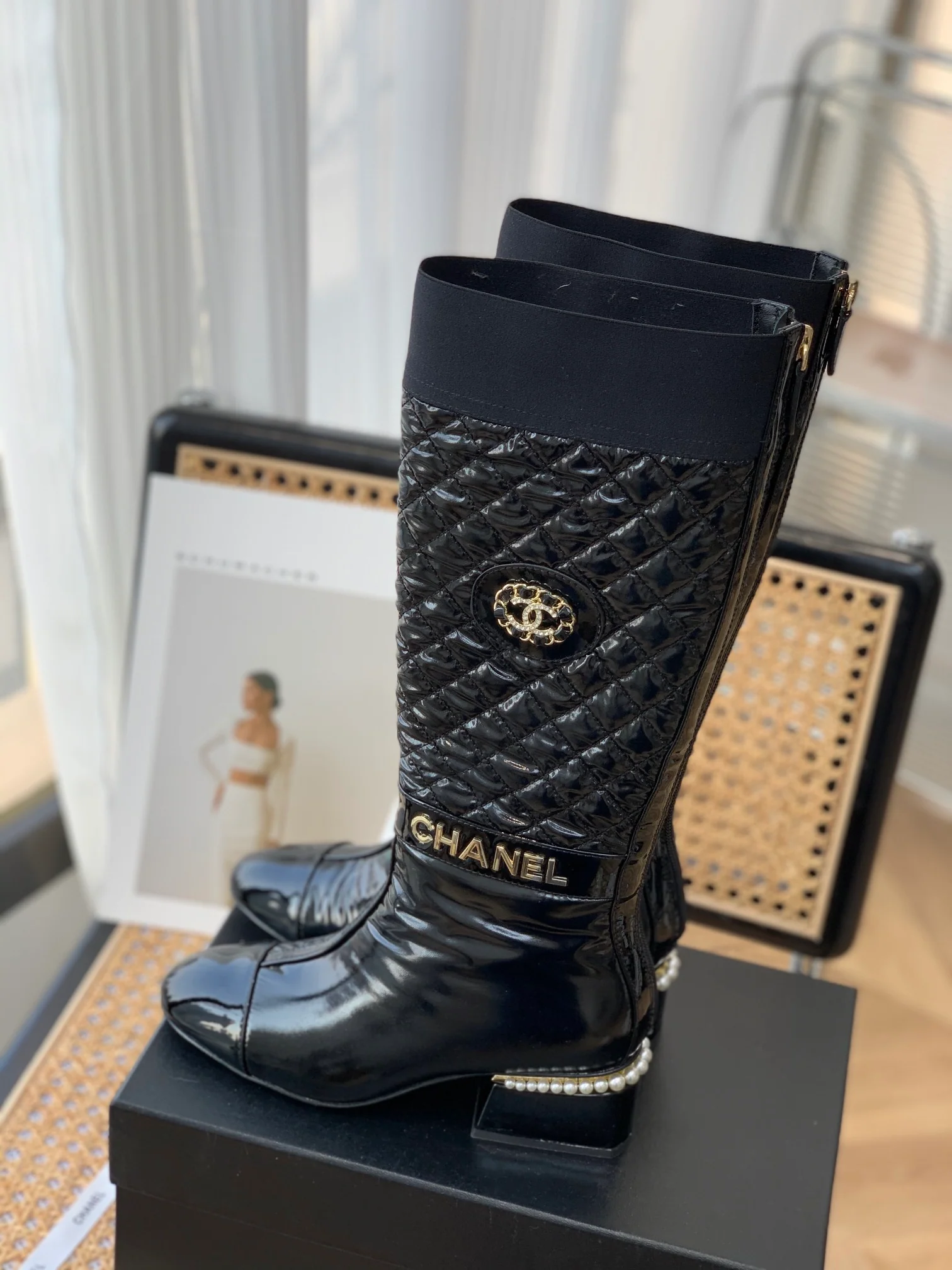 Новинка сезона осень/зима 2022 от Chanel - Классические стеганые ботинки - Черные