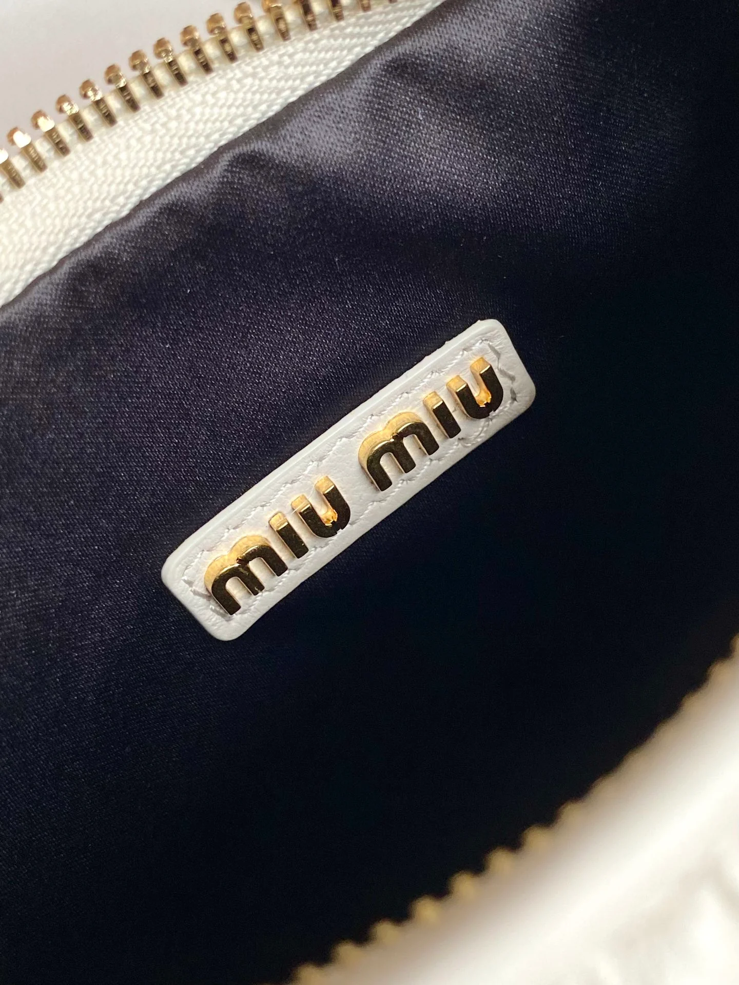 Сумка Miu Miu Wander, маленькая, из овечьей кожи, белая.