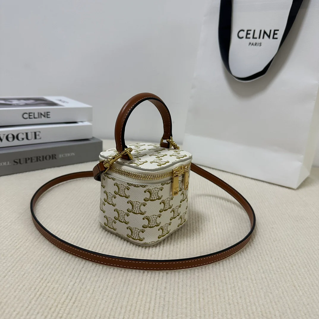 Сумка-коробка Celine с монограммой - белая