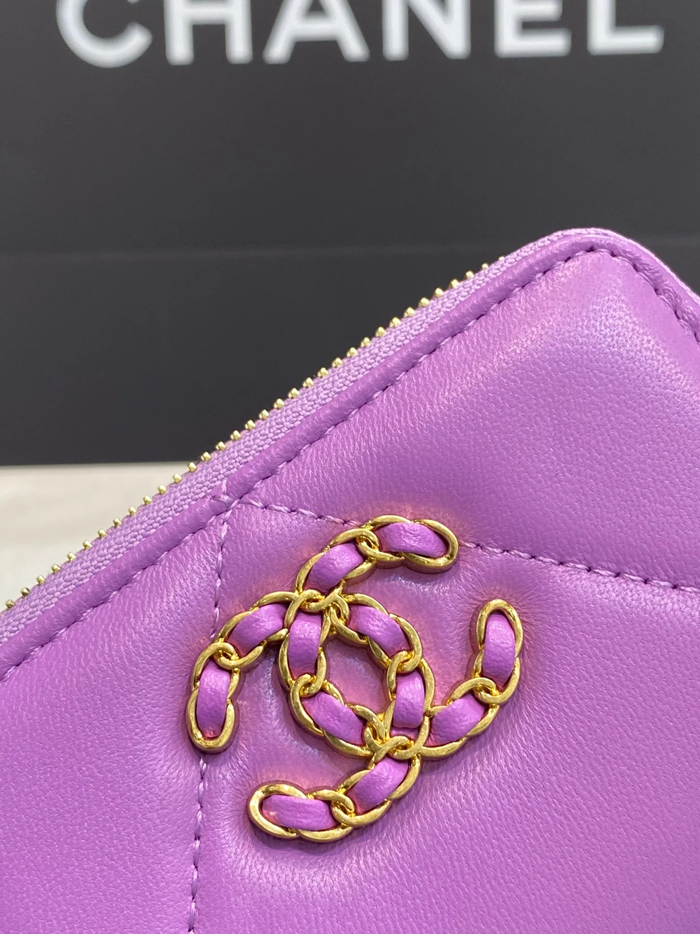 Chanel-19系列 大菱格拉链卡包 粉紫色