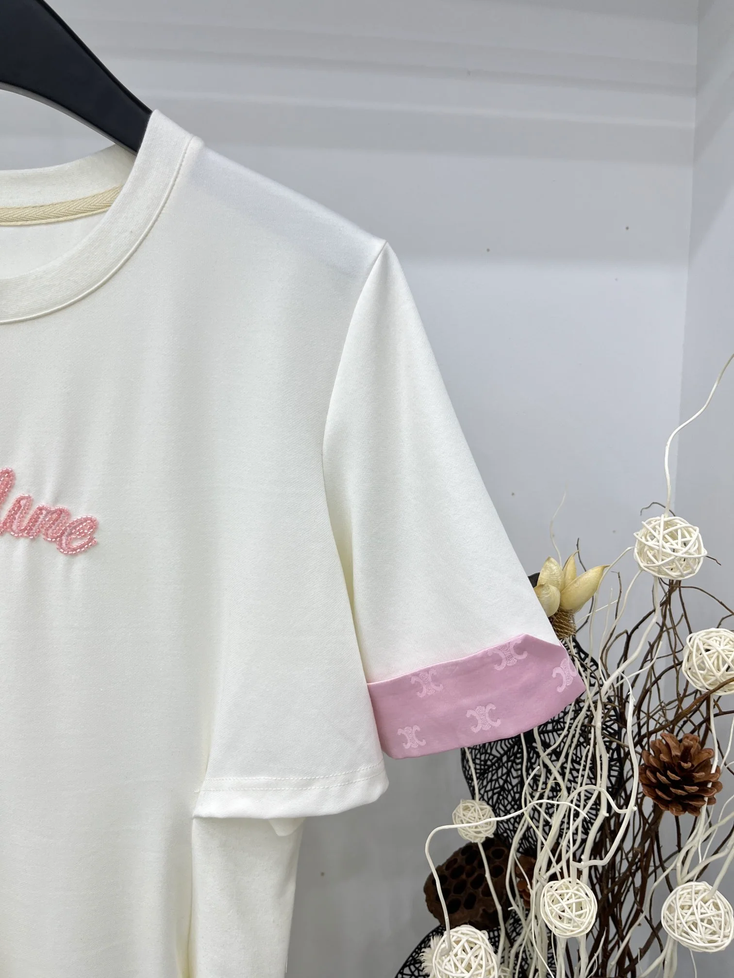 Celine 2404 - Милое платье с асимметричным подолом, подчеркивающее талию - Белое