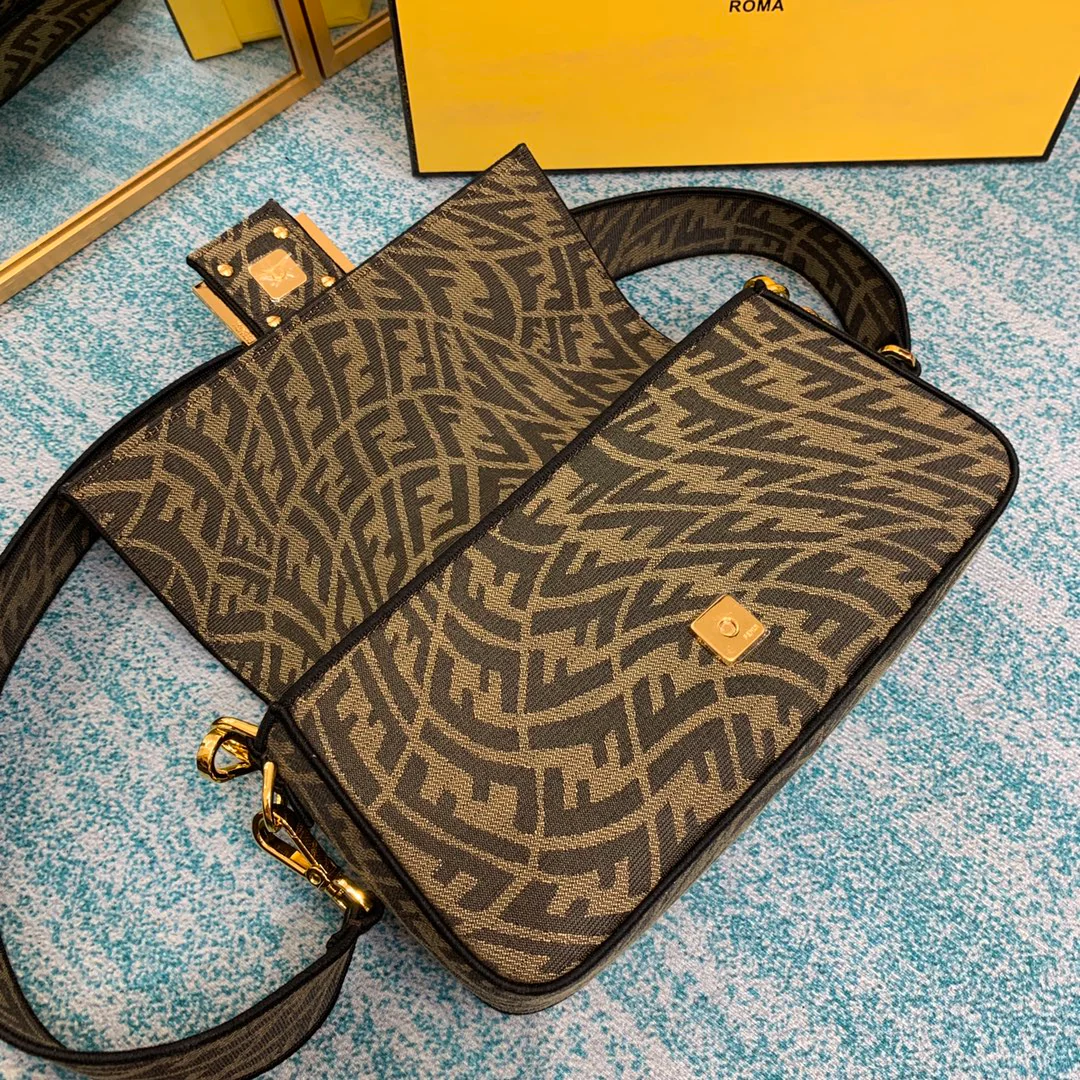 Сумка Fendi Baguette Medium Monogram - 3