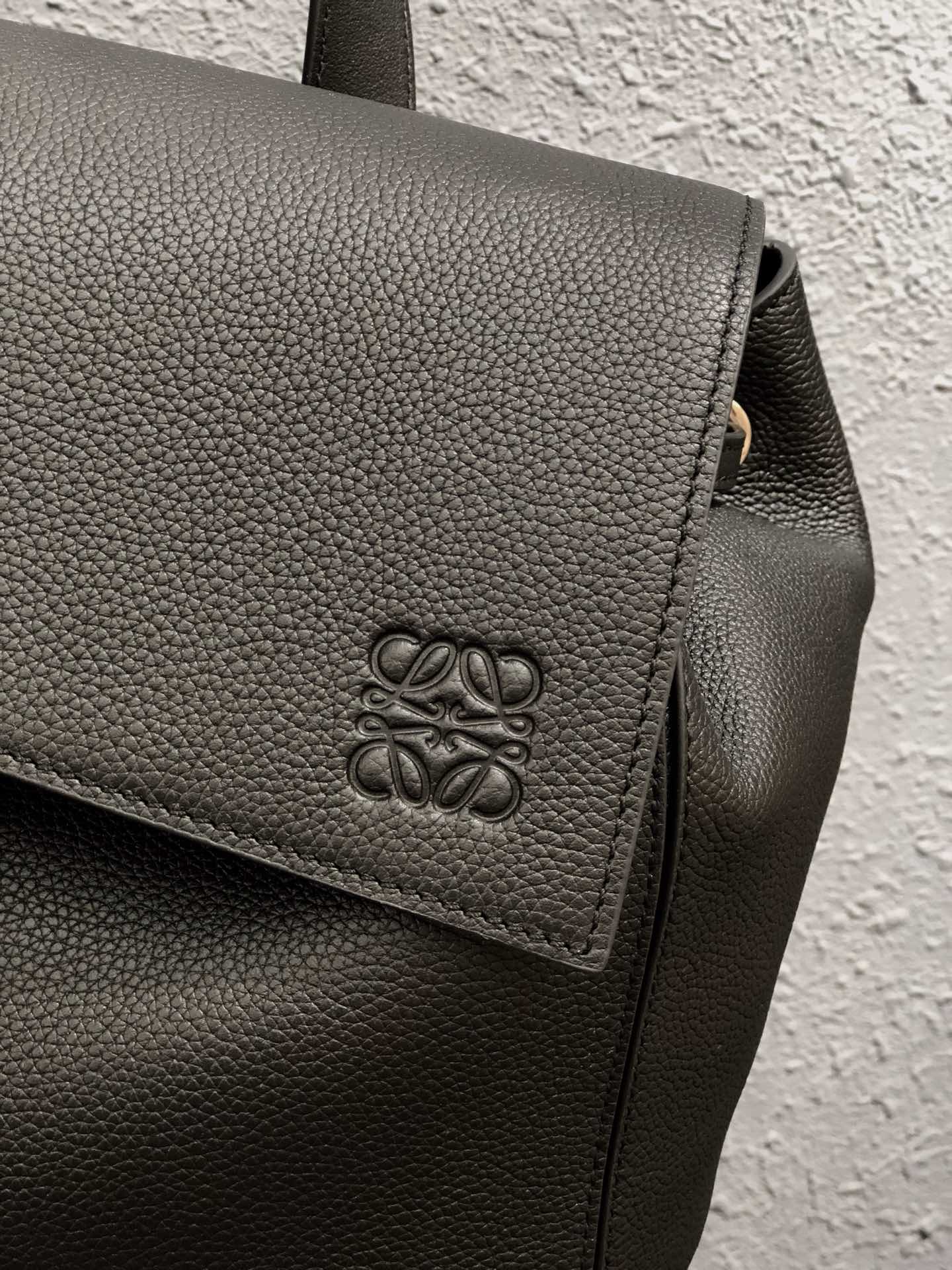 Мужской рюкзак Loewe Puzzle из телячьей кожи.