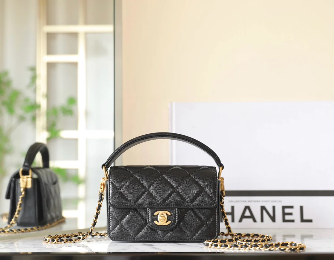 Мини-сумочка Chanel с клапаном и ручкой - черная