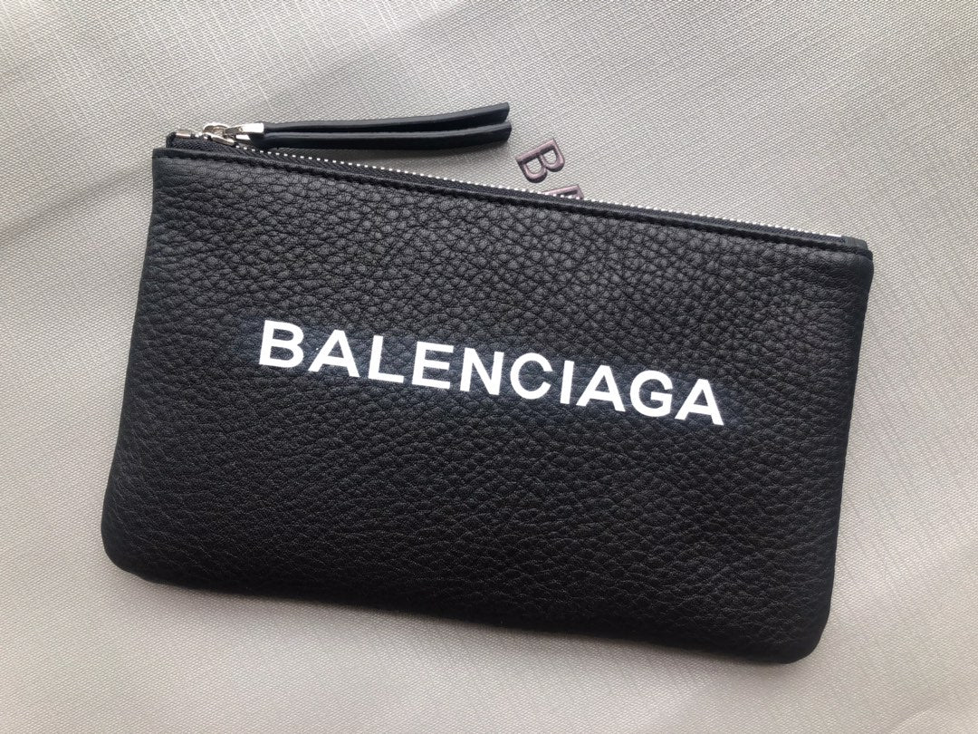Balenciaga-一字拉链扁长夹／手拿包，可摊平放千元钞票