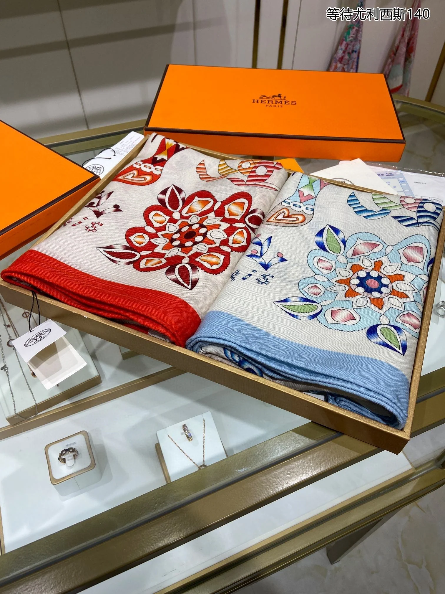 Большой квадратный шарф Hermes 