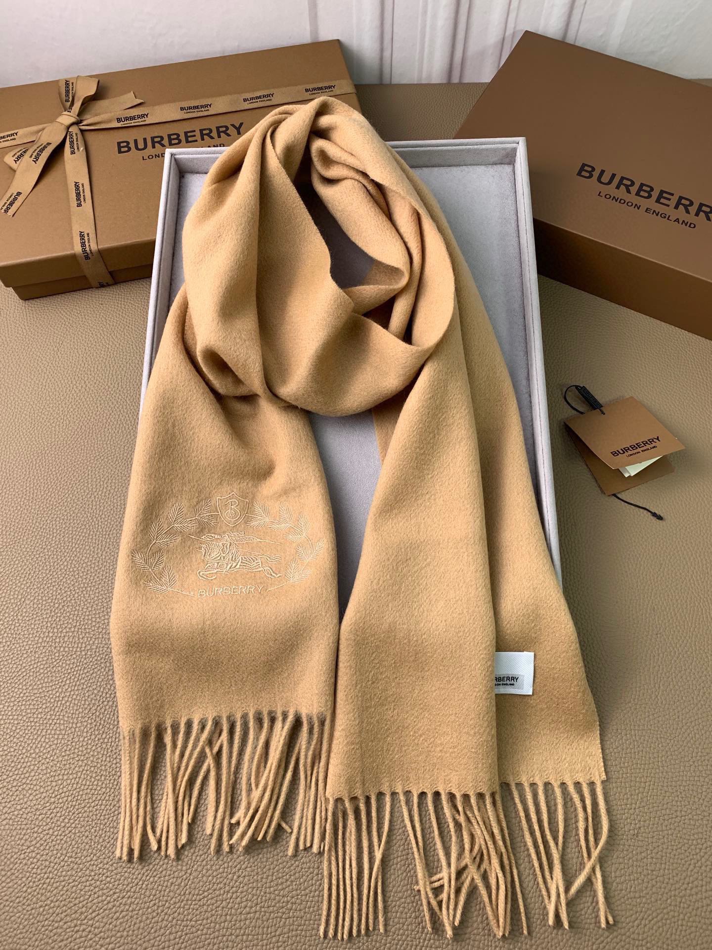 Шарф Burberry из овечьей шерсти с водным узором - абрикосовый