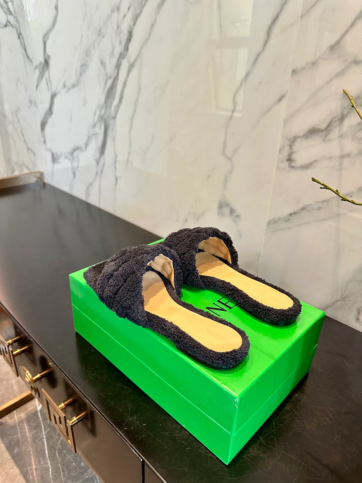 Новинка 2023 года от BV - Серия плюшевых тапочек - Черные