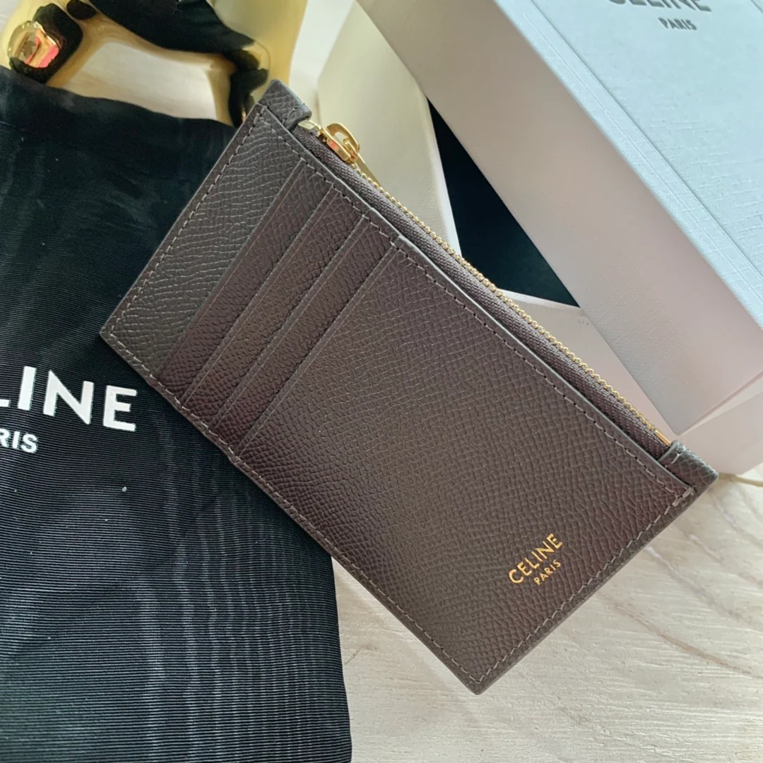 Кардхолдер Celine из зернистой телячьей кожи с застежкой-молнией — темно-серый.