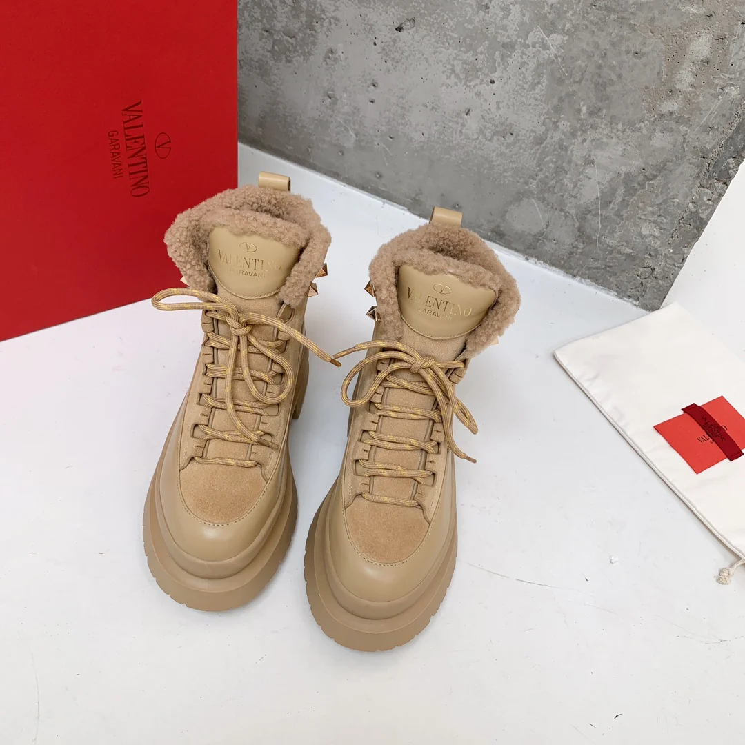 Новинка сезона осень/зима 2022 от Valentino — ботинки Dr. Martens.