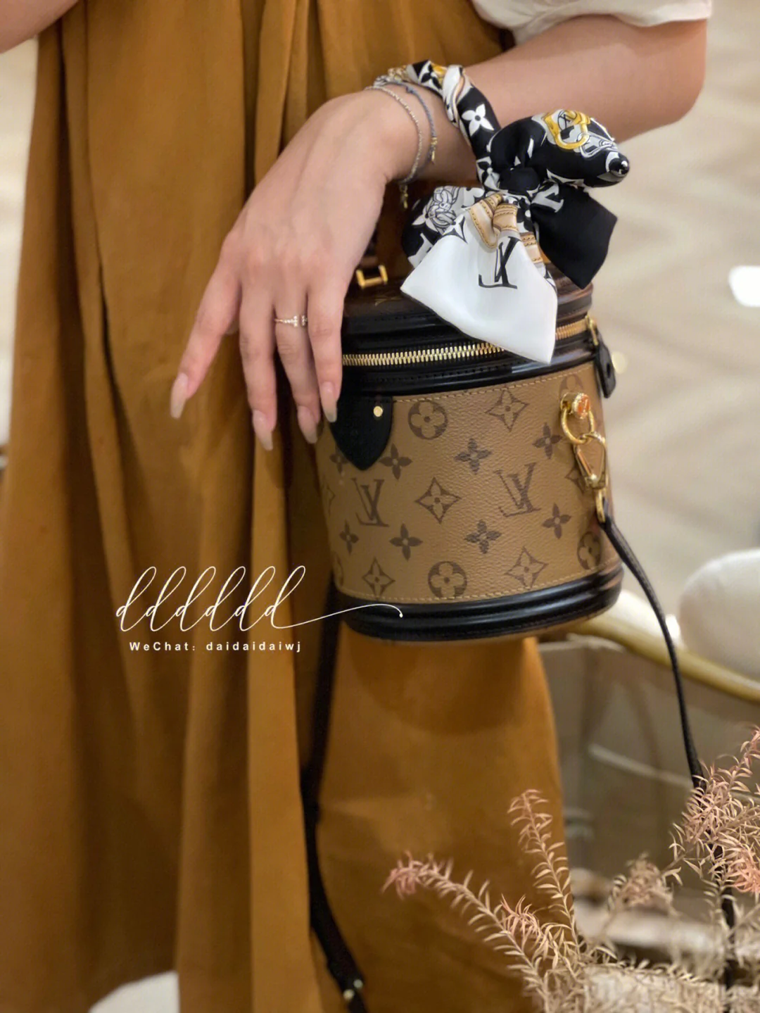 m43986-LV-Cannes Money Bucket-Handbag/Crossbody Bag