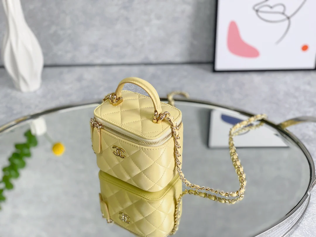 Новинка от Chanel 2022 года - Футляр для помады - Маленькая коробочка - Мини-версия ?Куриного желтка?