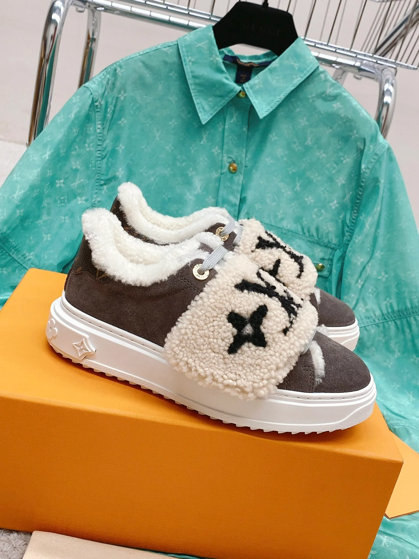 Новинка сезона осень/зима 2022 — повседневные туфли на платформе из овечьей шерсти — коричневые.