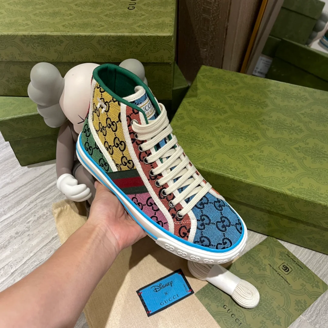 Высокие джинсовые кроссовки Gucci с монограммой для пар.