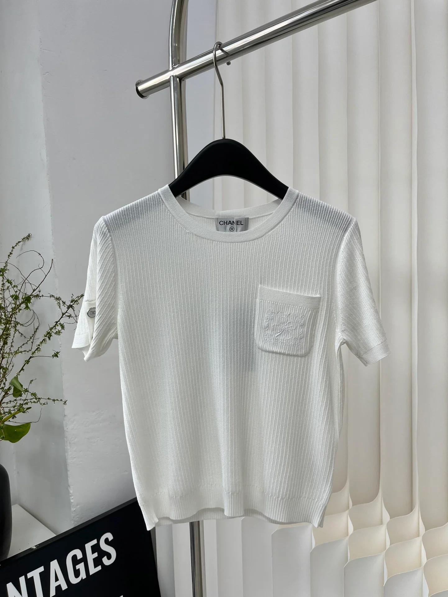 Chanel 2403 - Вязаный свитер с карманом и изображением четырехлистного клевера