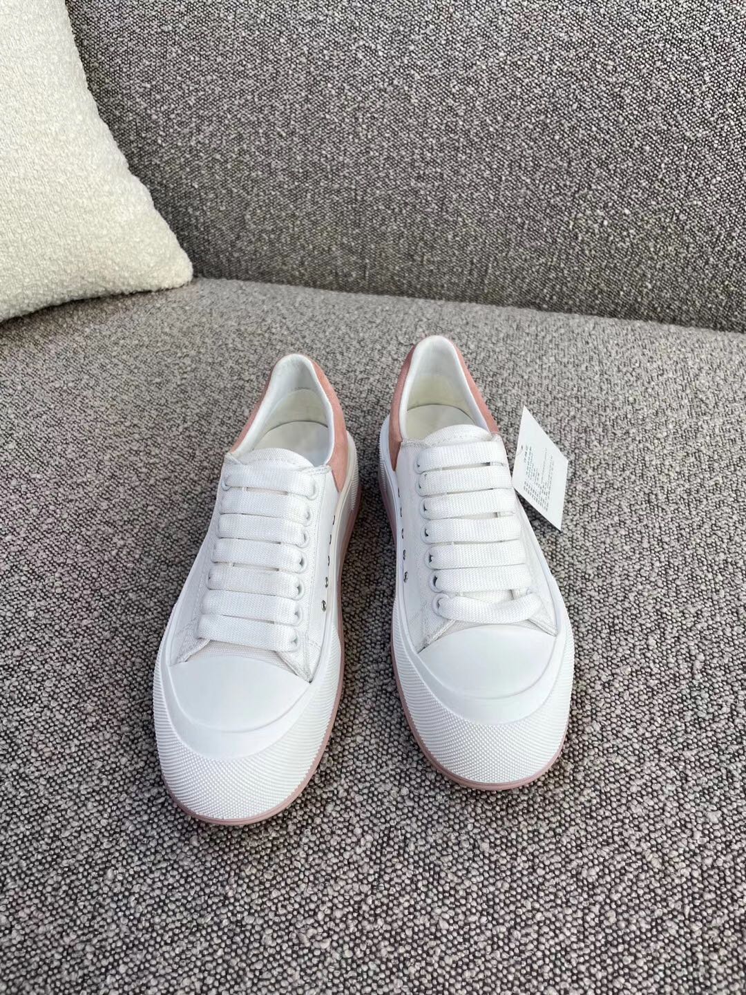 Низкие парусиновые кеды McQueen - белые.