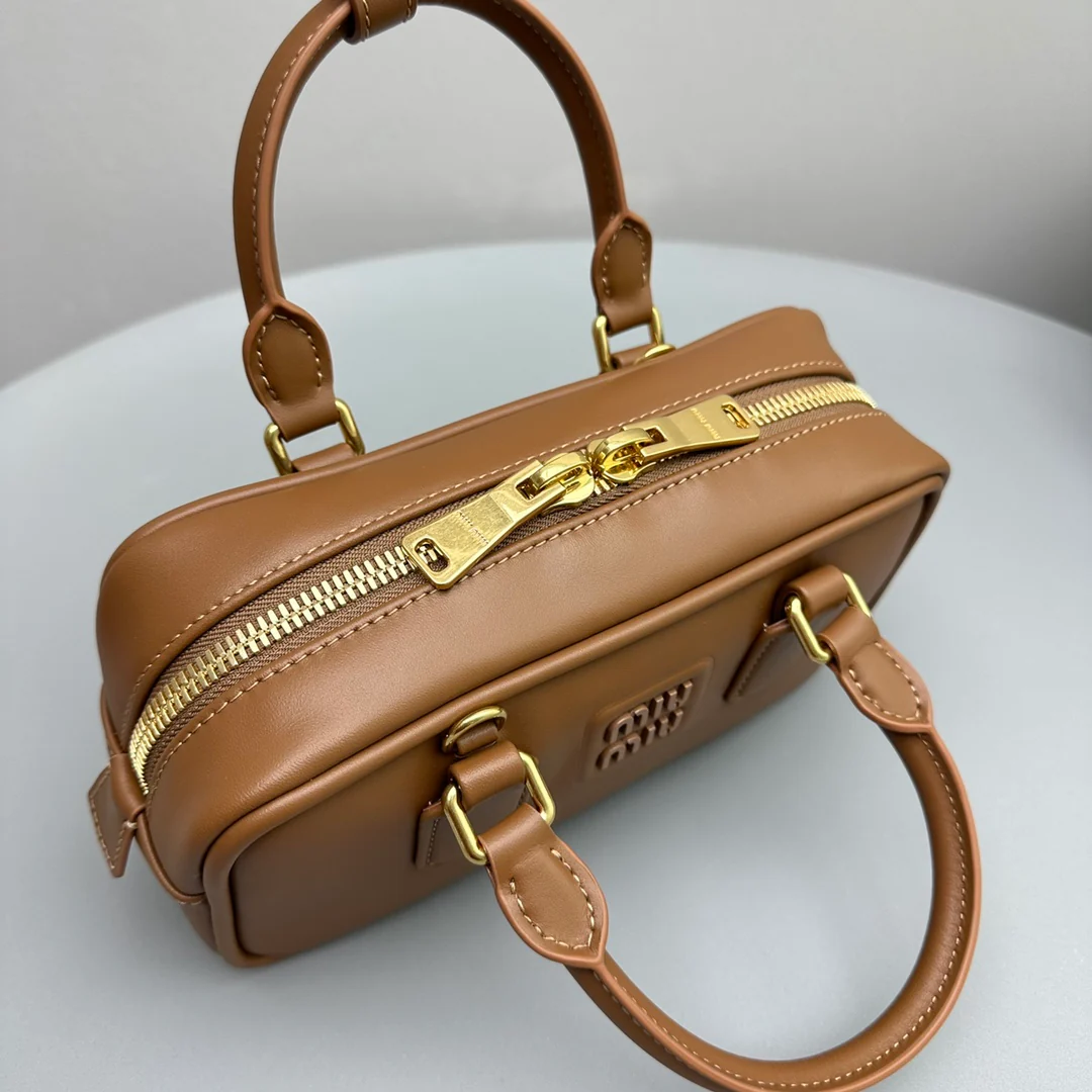 Сумка для боулинга Miu Miu - Маленькая - Карамельного цвета