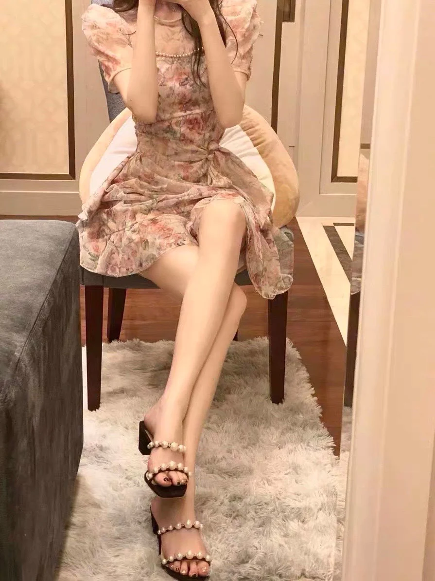 Джимми в сандалиях на массивном каблуке (фото)