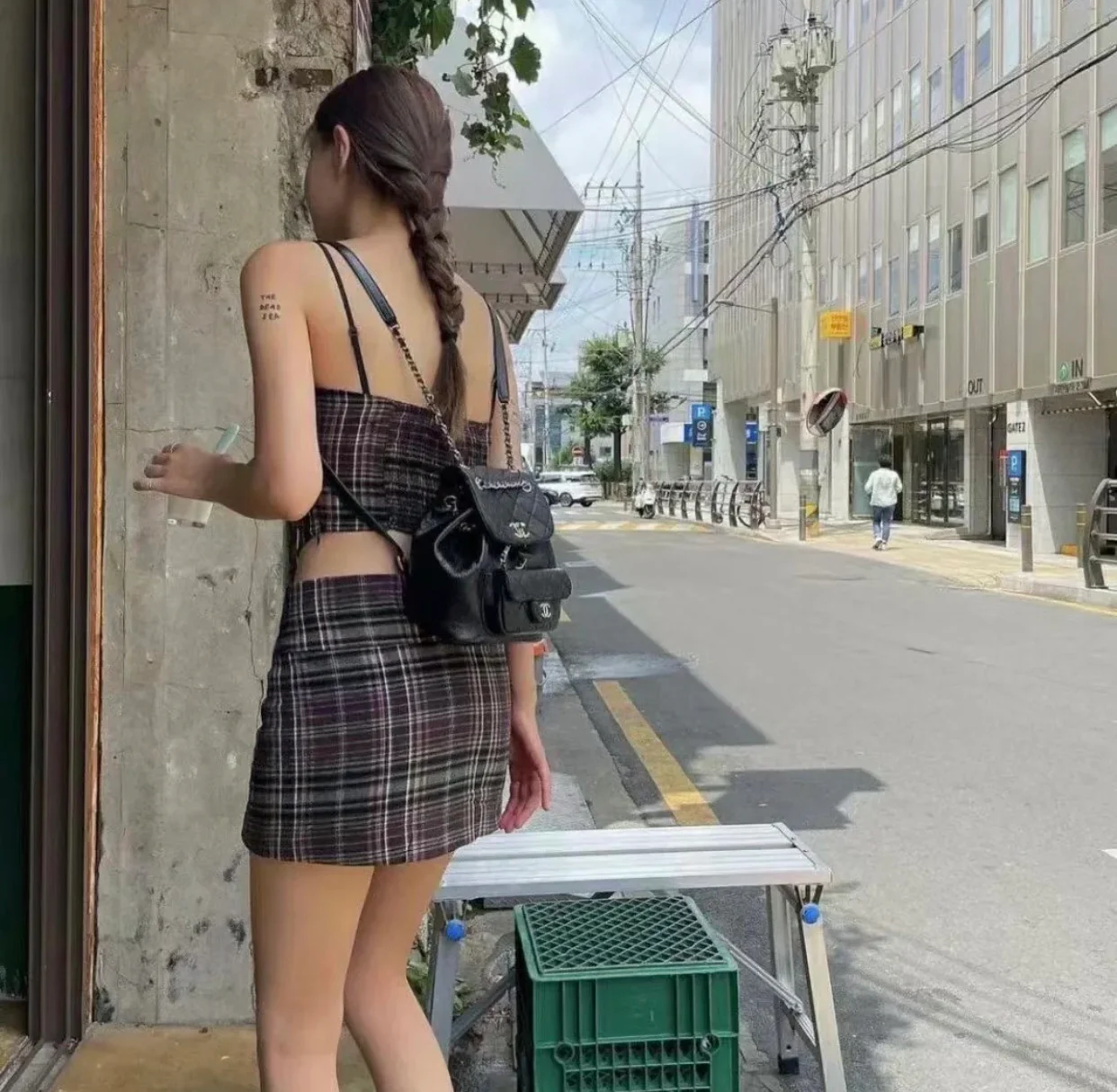 Рюкзак Chanel — черный, из вощеной кожи.