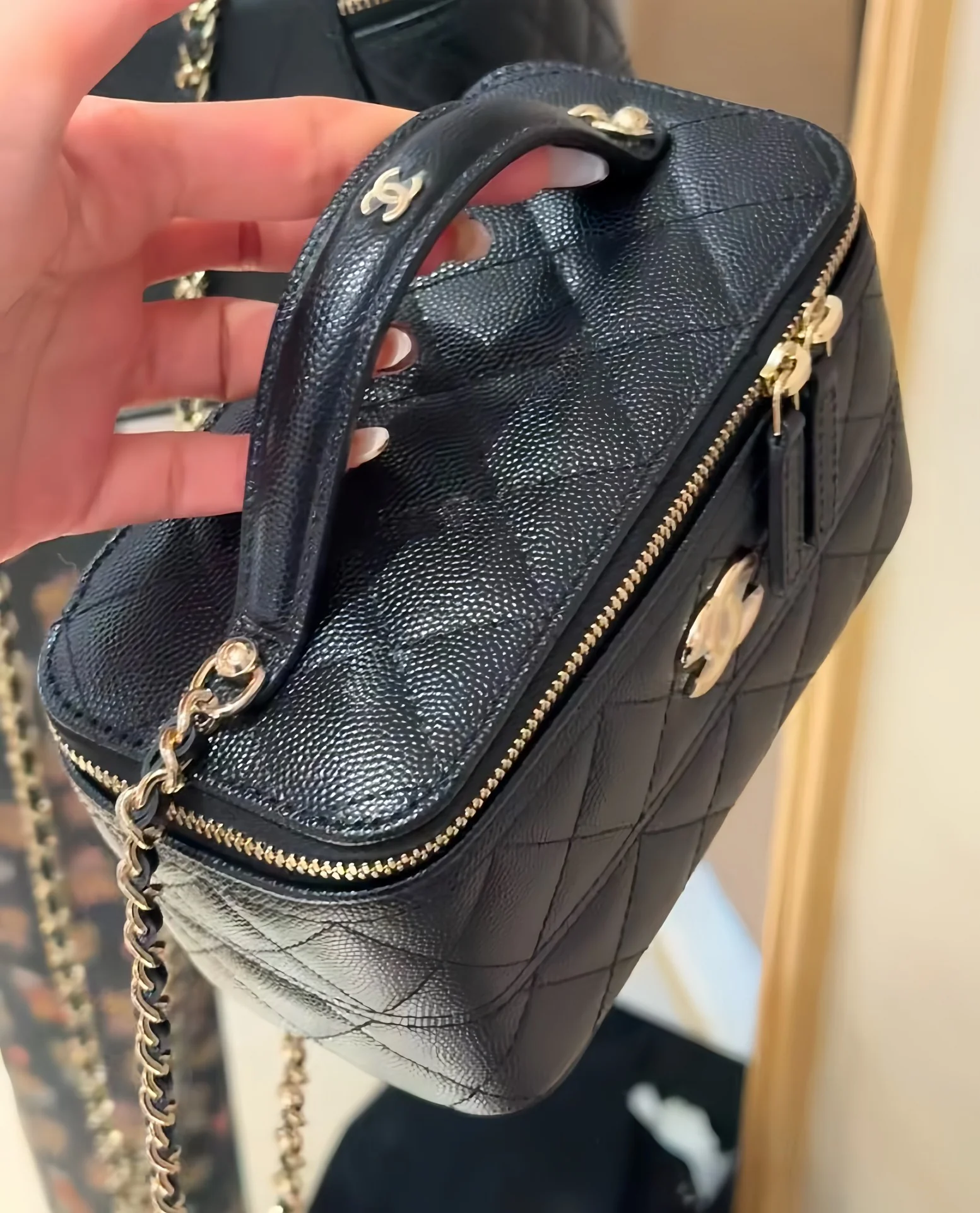 Chanel 25c - Маленькая коробочка в форме шара для переноски - Черная