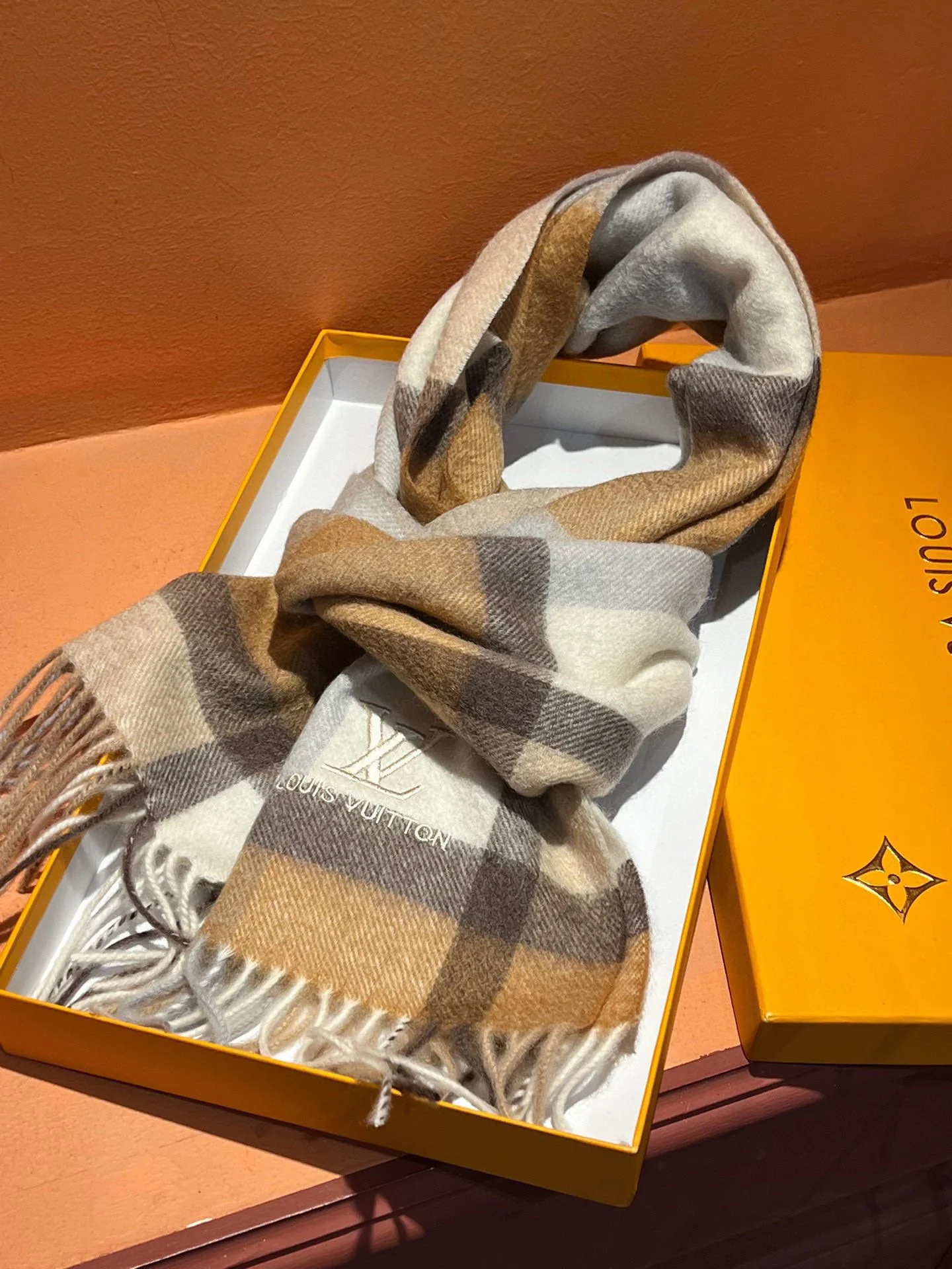 Классический клетчатый шарф LV 2024 - коричневый