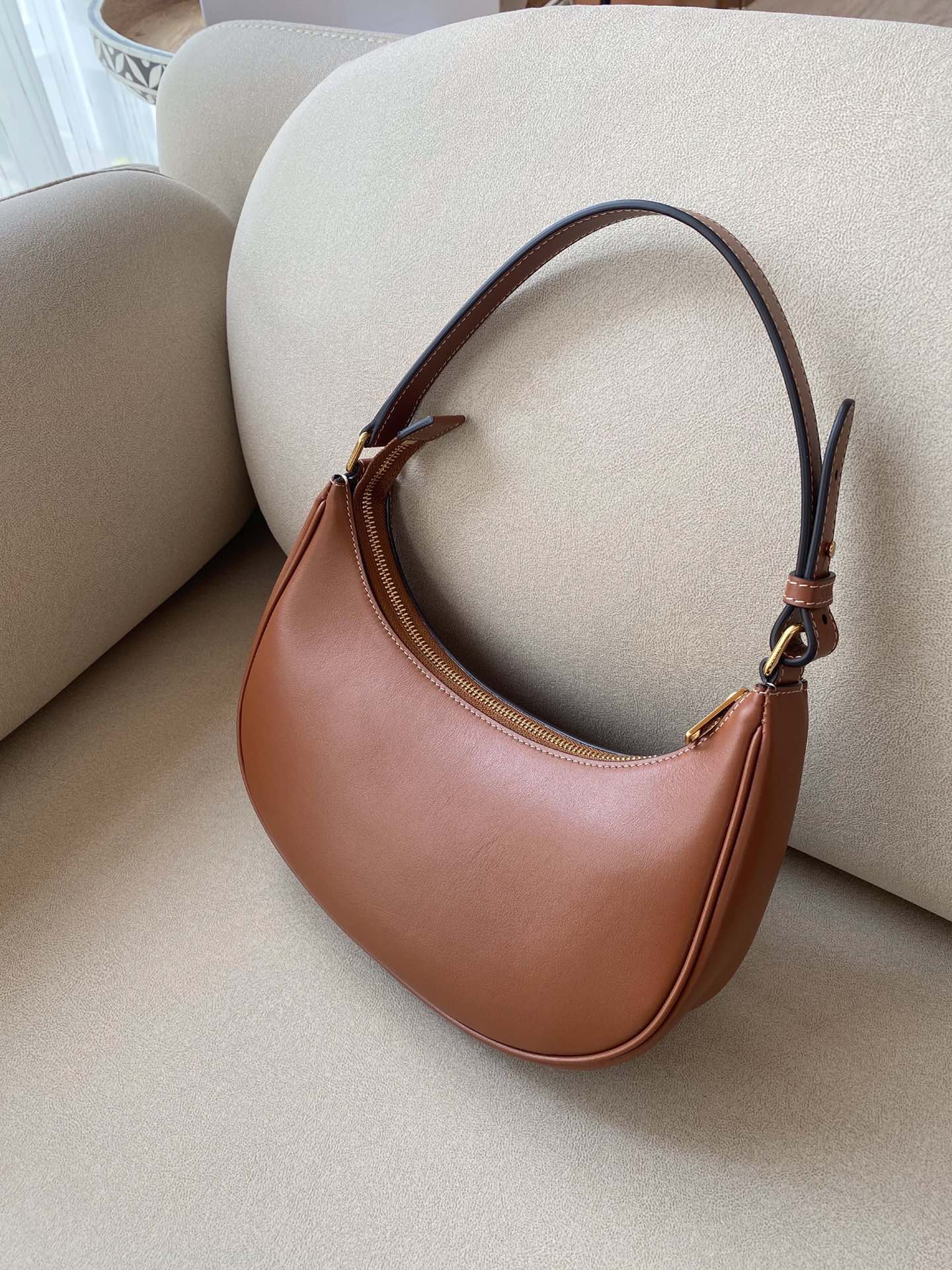 Сумка Celine Ava из гладкой телячьей кожи - 1 шт.