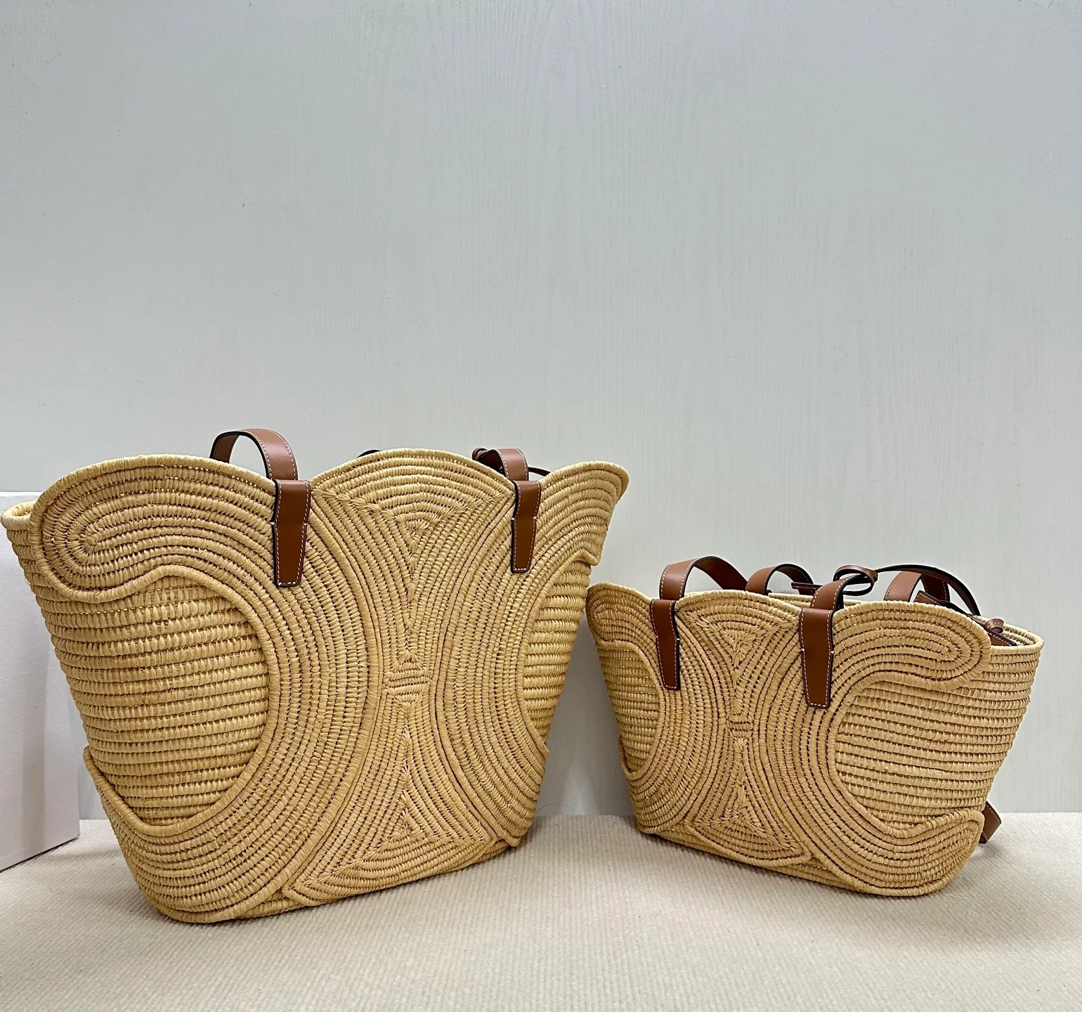 Плетеная кожаная корзина Celine Triomphe - маленькая