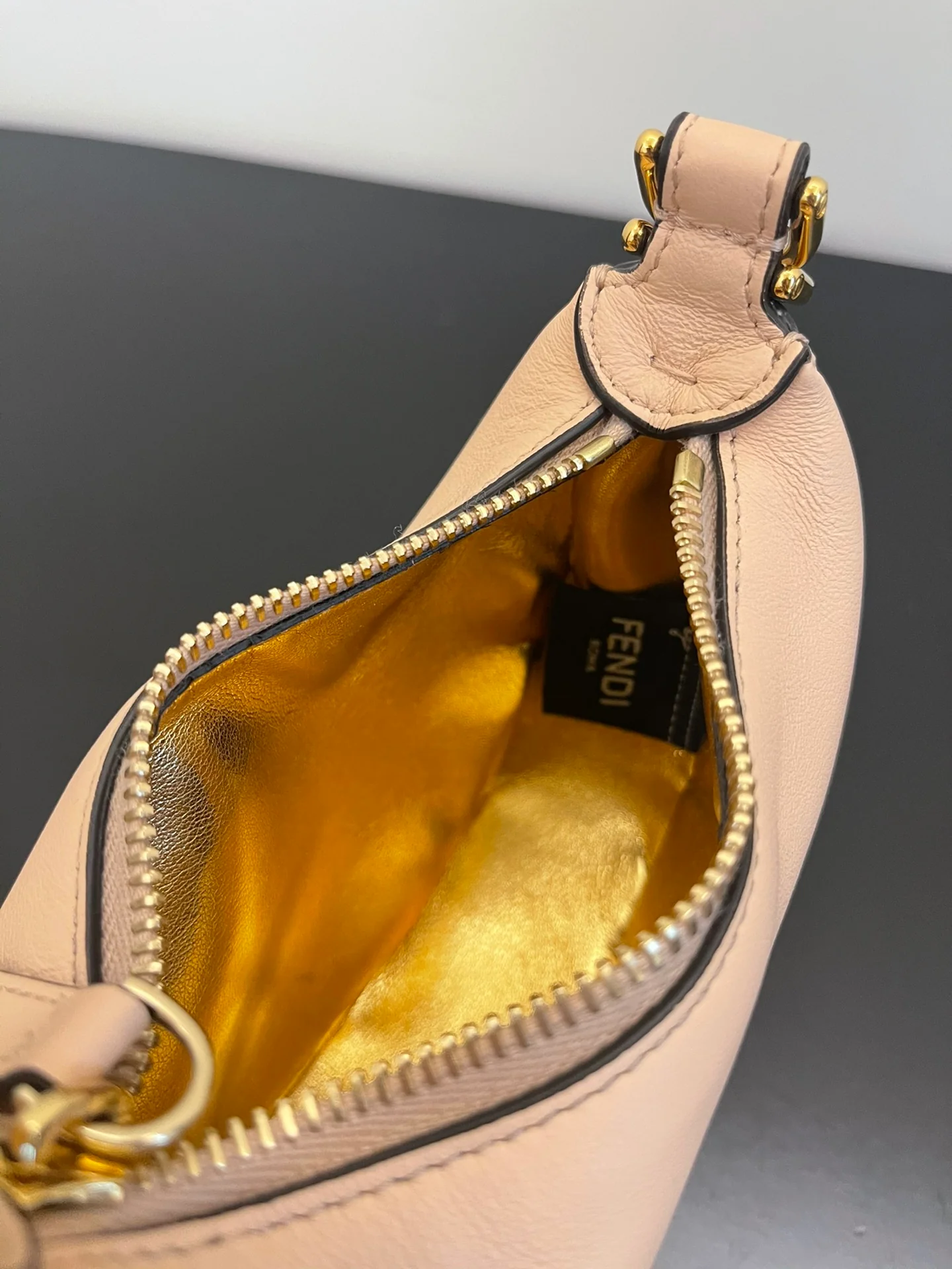 Fendi-fendigraphy - Миниатюрная розовая кожаная сумка через плечо