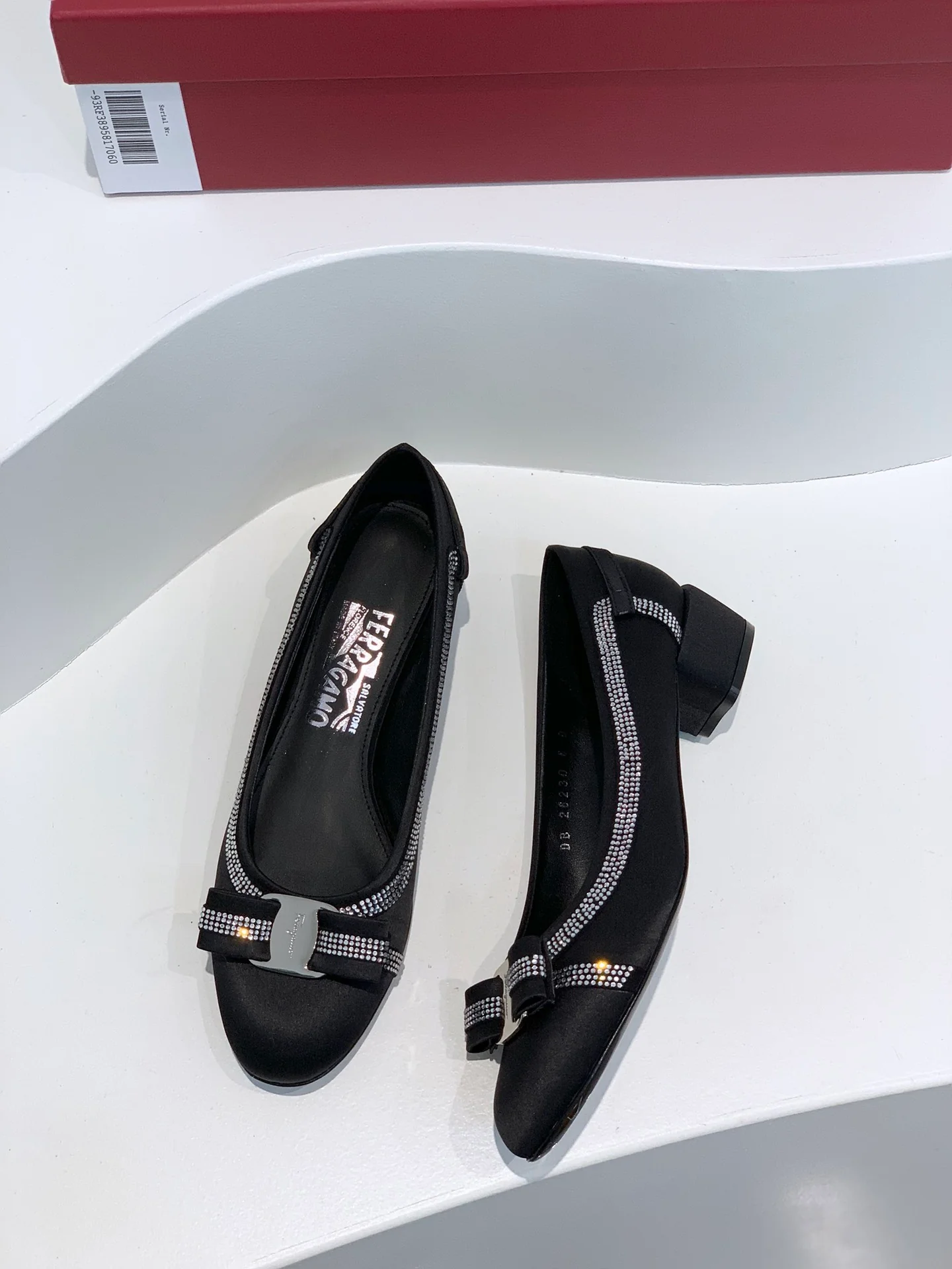 Salvatore Ferragamo - Закрытые туфли на низком каблуке - Черные