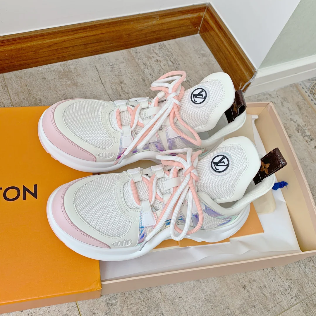 Серия LV-Archlight - Новые кроссовки для папы - 1