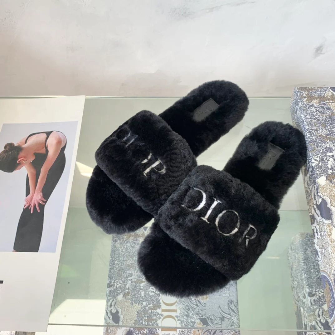 Dior - Шерстяные меховые тапочки - Черные