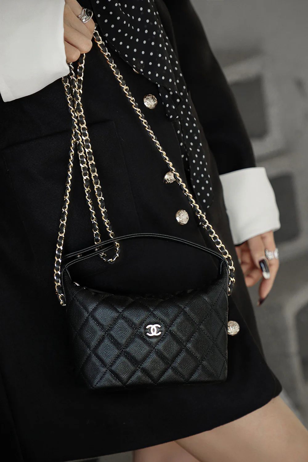 Chanel 25c - Средняя длина, телячья кожа - Сумка для ланча - Черная с золотой фурнитурой