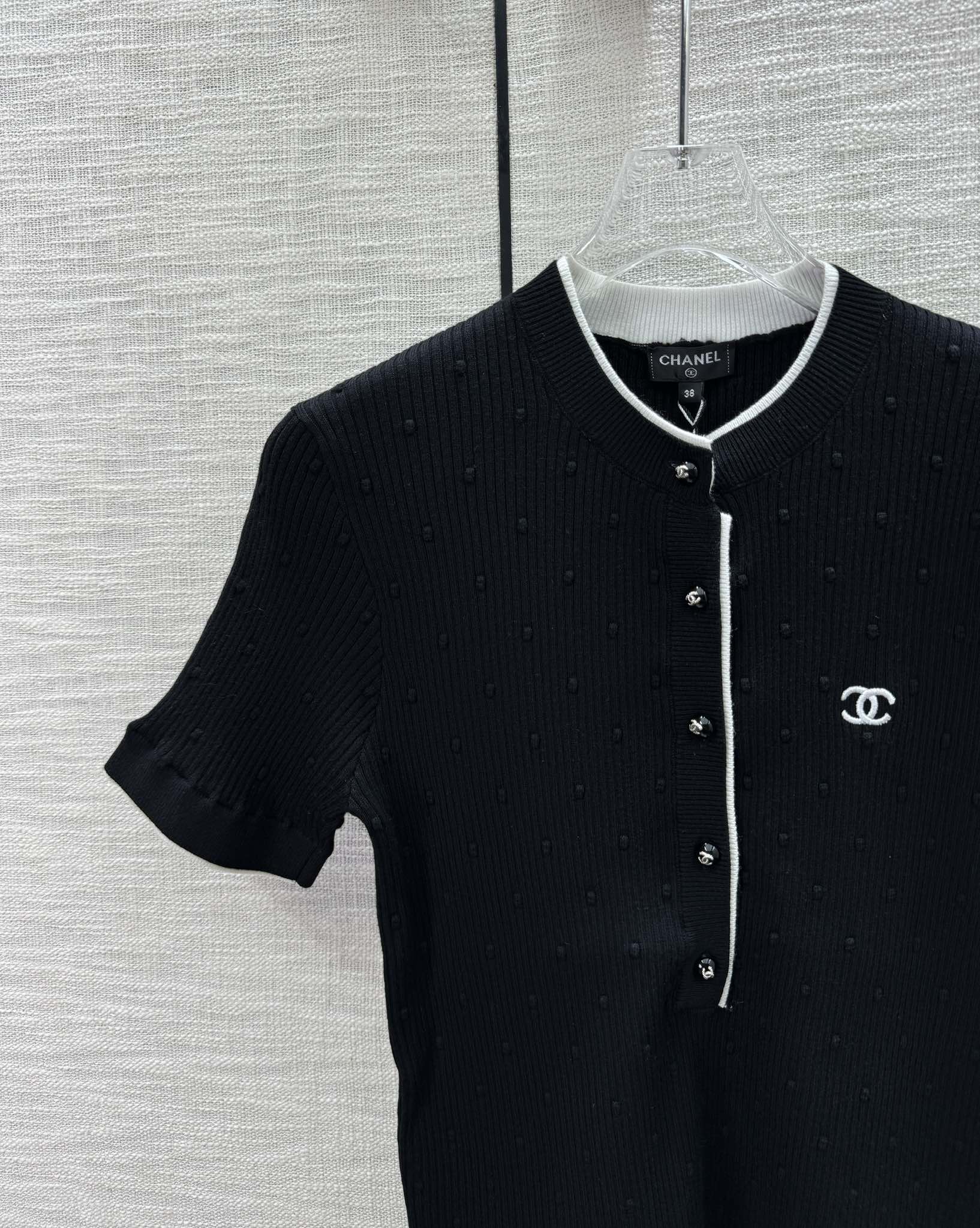 Chanel 2404 - Вязаный топ с короткими рукавами и круглым вырезом, частично открытый - Черный